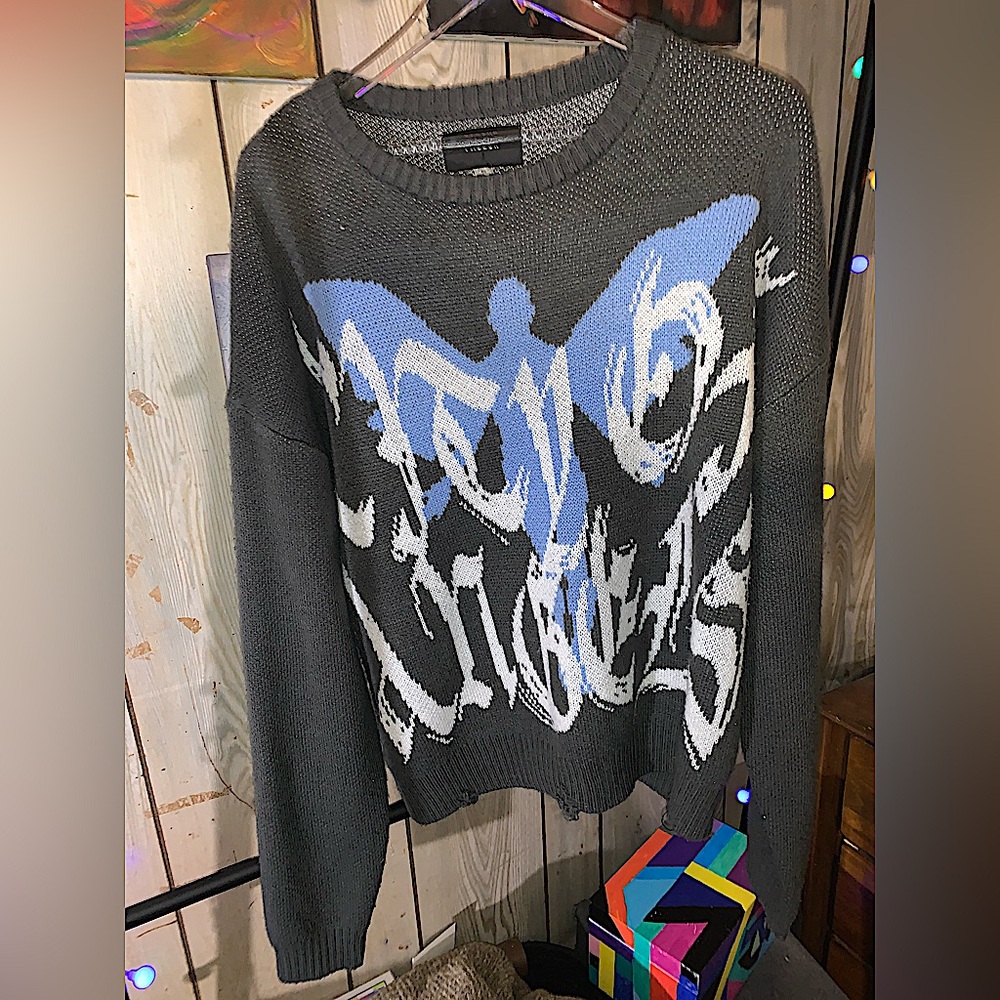PacSun City Of Angels Grey Distressed Sweater
Men’s Size M- Used Great condition